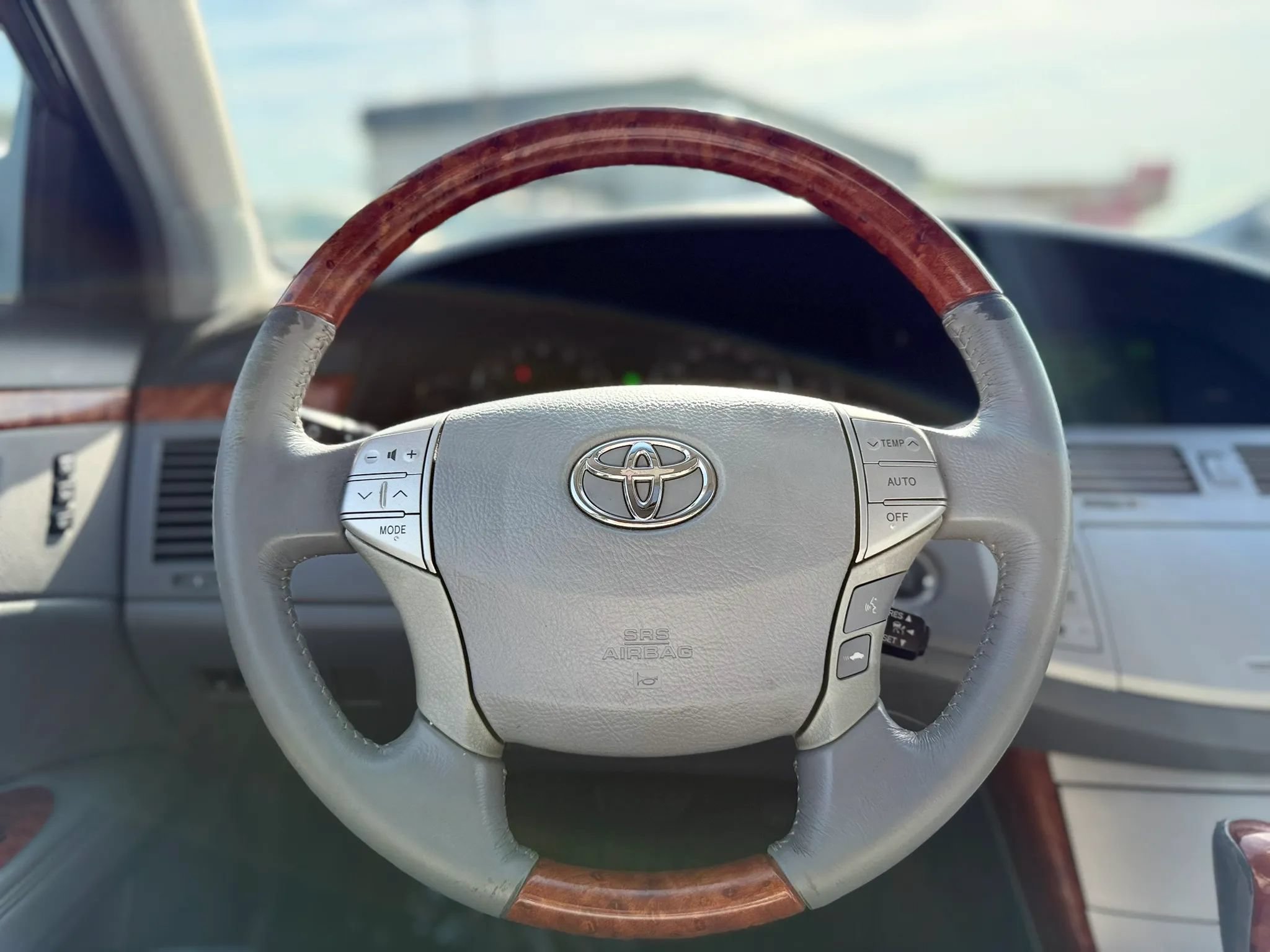 Used 2005 Toyota Avalon Limited FWD image 30