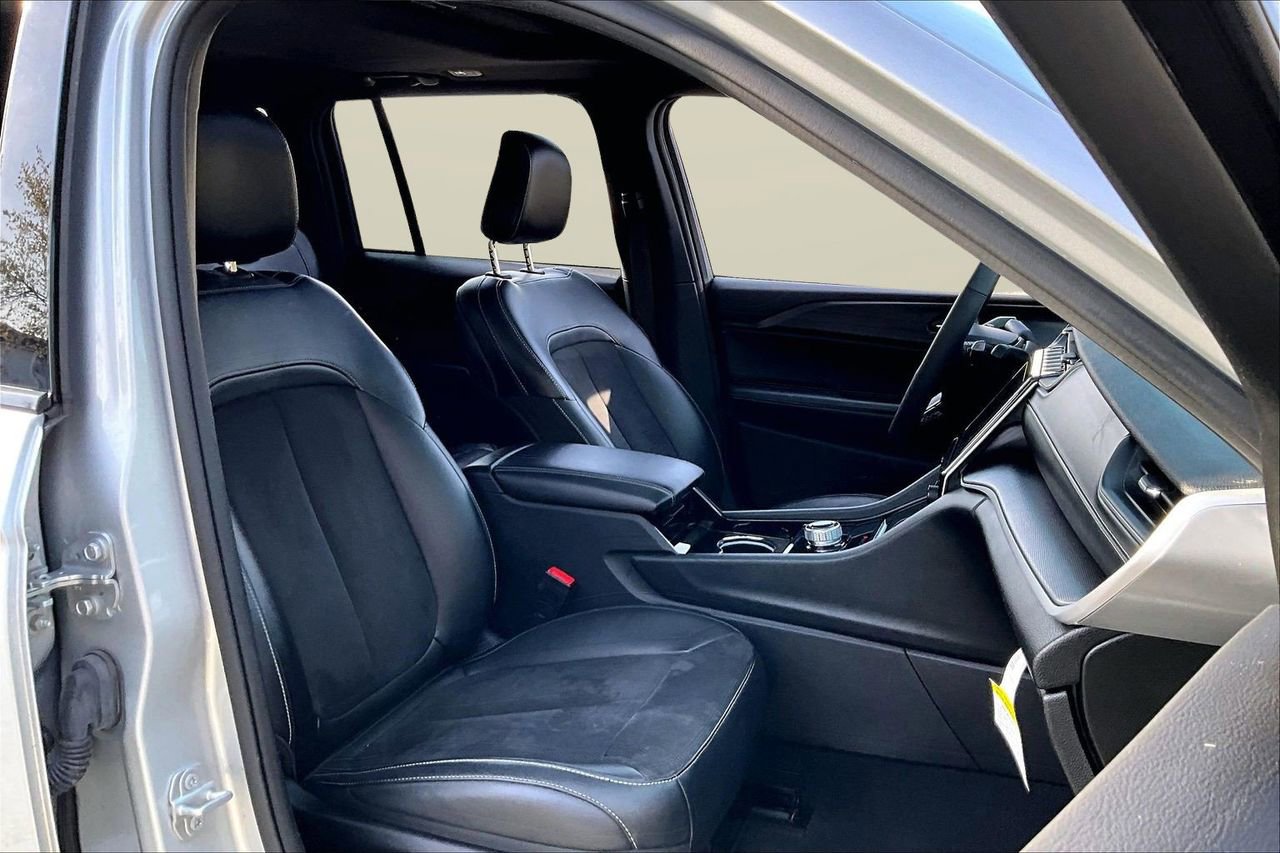 Certified 2023 Jeep Grand Cherokee Altitude image 23