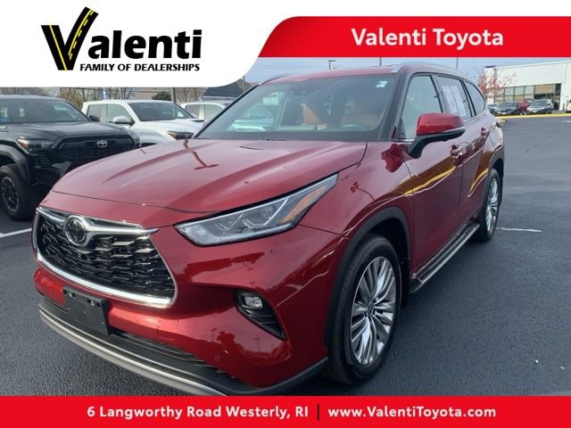 Used 2024 Toyota Highlander Platinum image 1