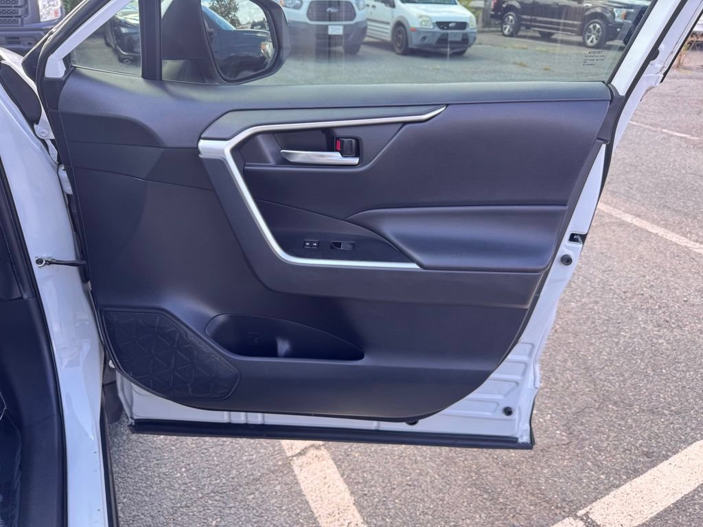 Used 2019 Toyota RAV4 XLE Premium FWD image 17