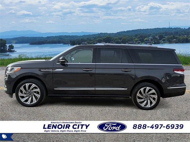 Used 2022 Lincoln Navigator L 2WD image 4