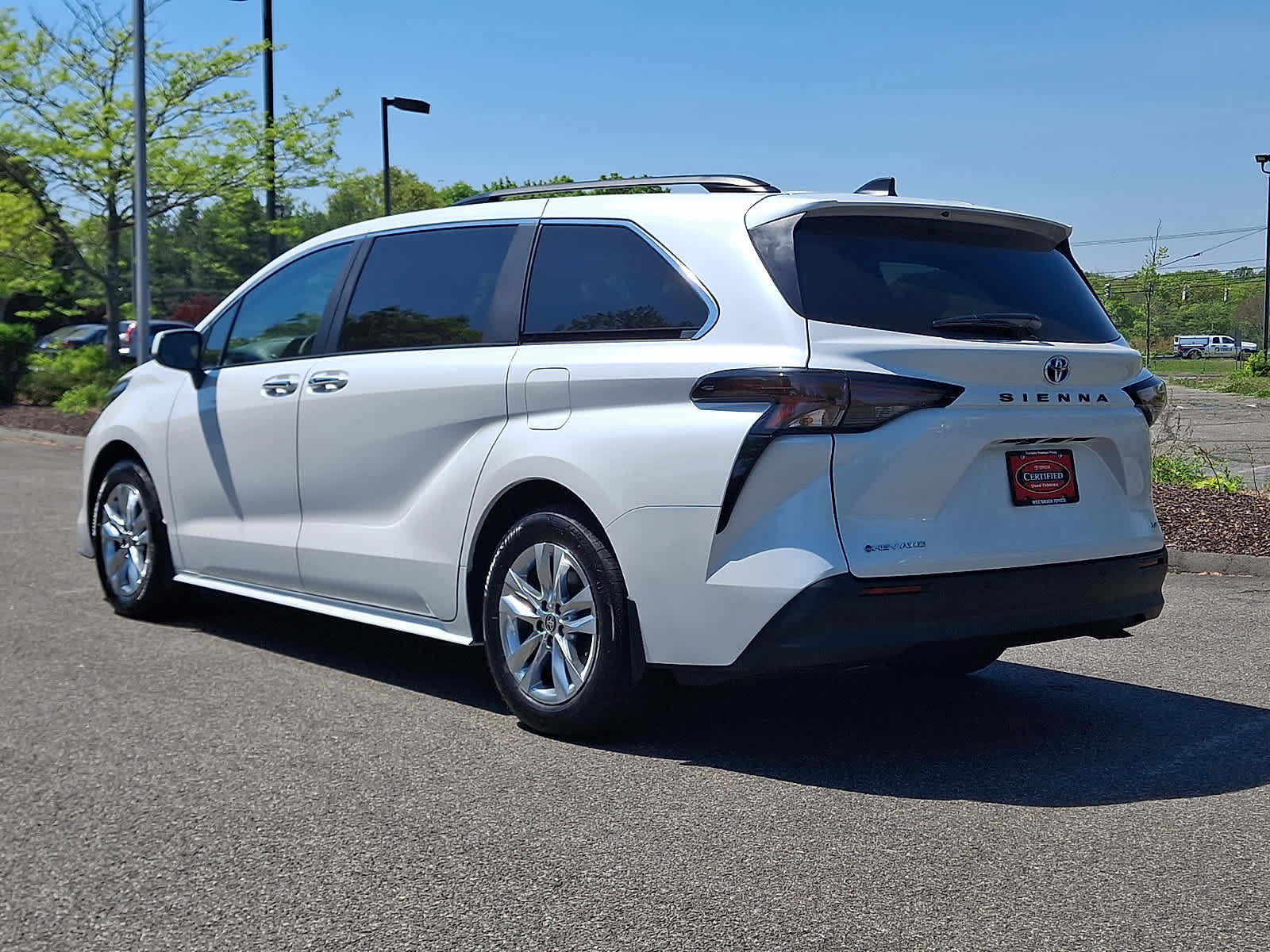 Used 2025 Toyota Sienna XLE w/ XLE Plus Package AWD/4WD image 7