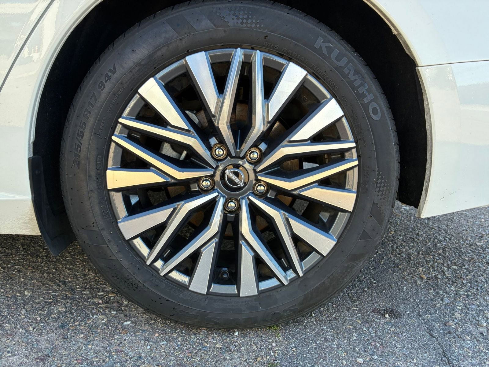 Used 2025 Nissan Altima 2.5 SV FWD image 30