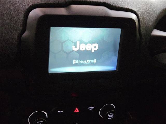Used 2019 Jeep Renegade Latitude AWD/4WD image 14