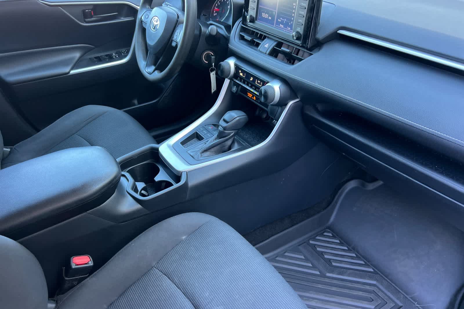 Used 2019 Toyota RAV4 LE FWD image 16