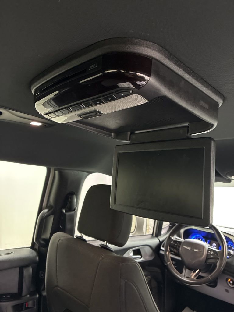 Used 2020 Chrysler Pacifica Touring w/ S Appearance Package image 31