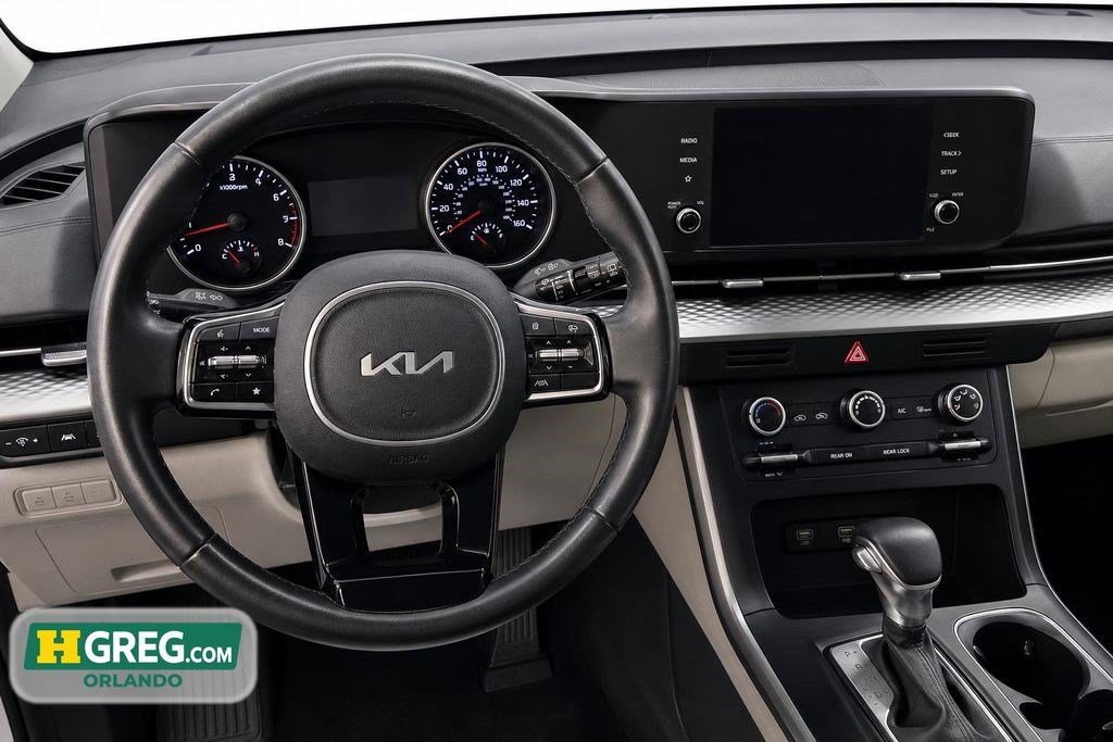 Used 2024 Kia Carnival LX FWD image 14
