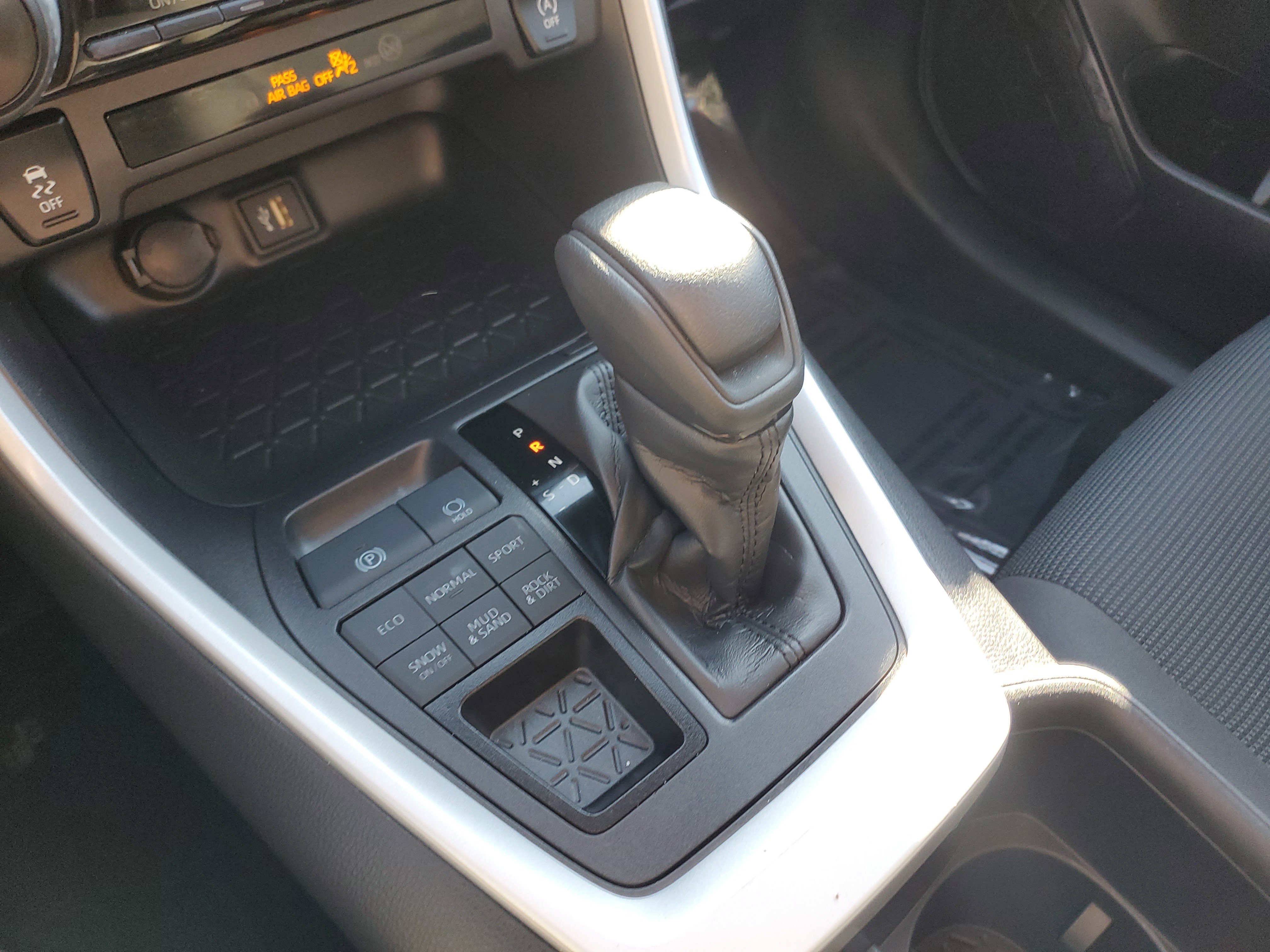 Certified 2025 Toyota RAV4 LE image 30