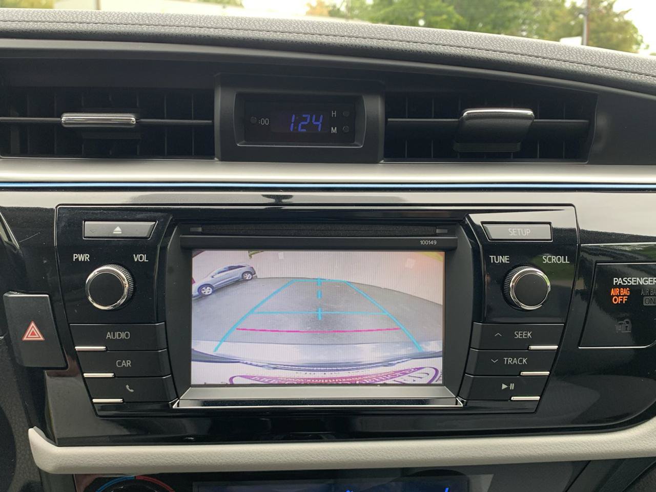 Used 2015 Toyota Corolla LE FWD image 13