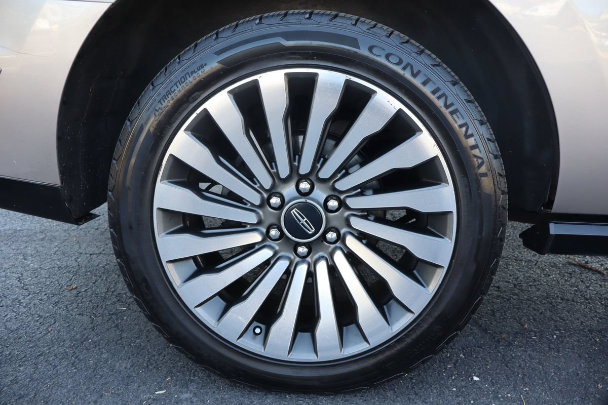 Used 2018 Lincoln Navigator Reserve w/ Technology Package AWD/4WD image 46