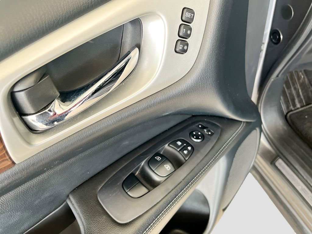 Used 2019 Nissan Pathfinder Platinum w/ Cargo Package image 18