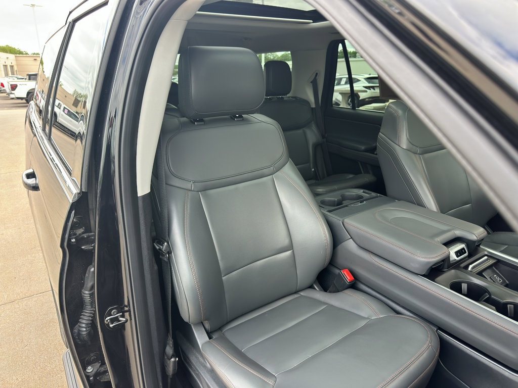 Used 2025 Ford Expedition Active AWD/4WD image 31