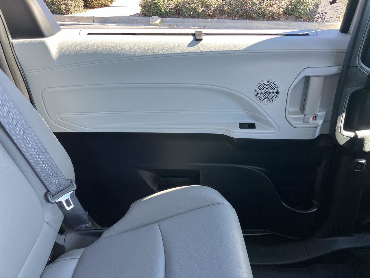 Used 2025 Toyota Sienna XLE image 21