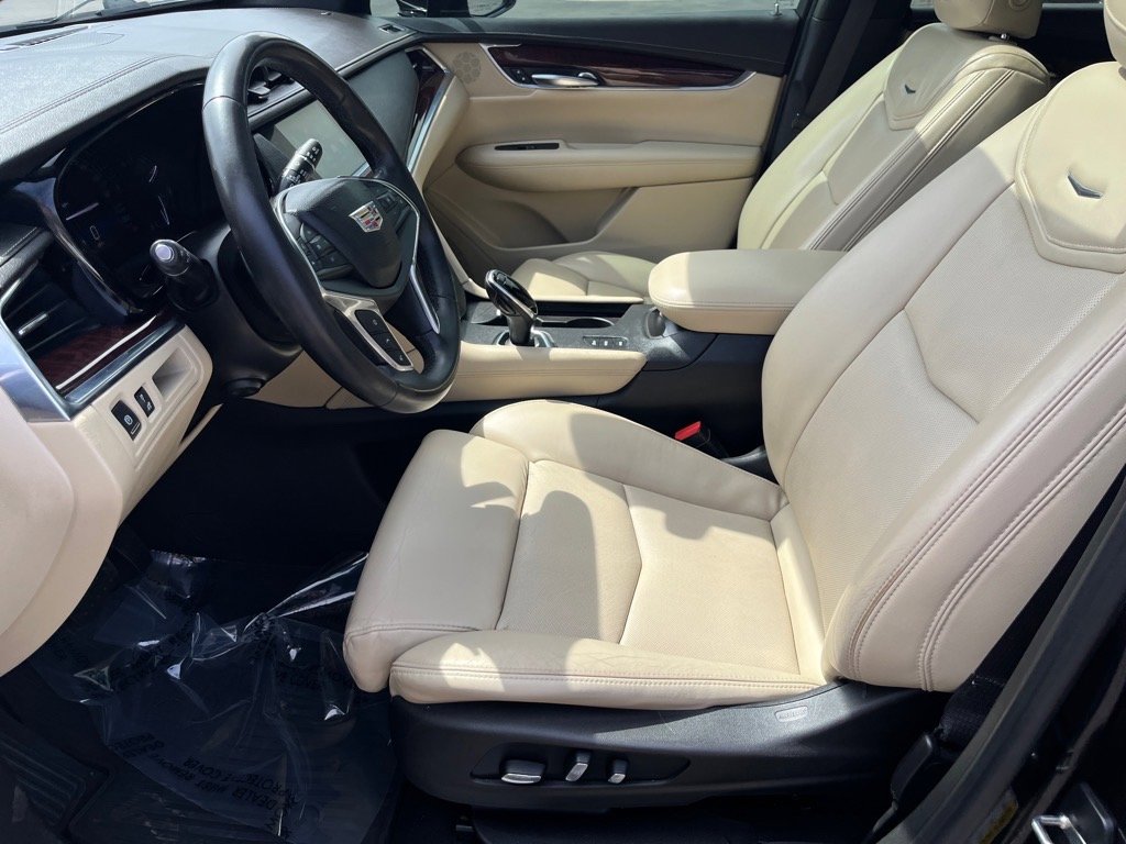 Used 2017 Cadillac XT5 Luxury w/ Driver Awareness Package image 5