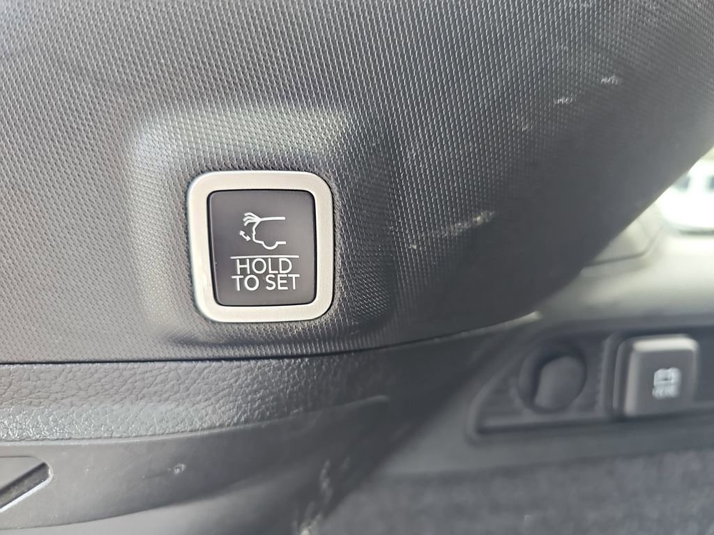 Used 2023 Jeep Grand Cherokee Summit w/ Luxury Tech Group V image 17