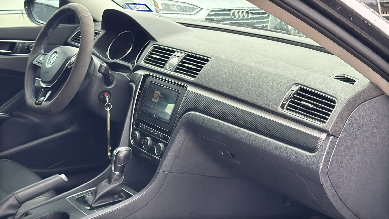 Used 2017 Volkswagen Passat 1.8T R-Line w/ R-Line Lighting Package image 28