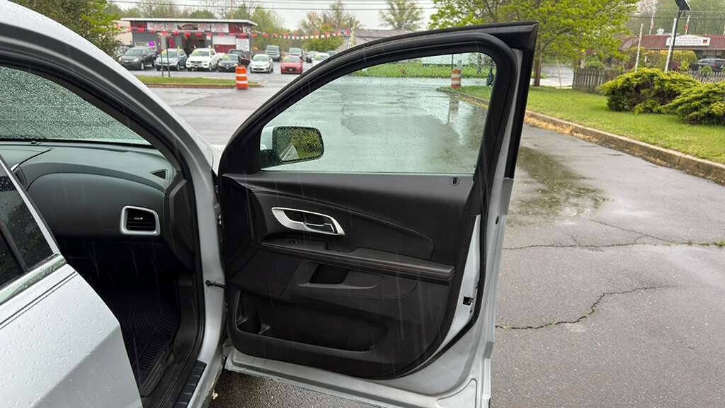 Used 2011 Chevrolet Equinox LT w/ Driver Convenience Package AWD/4WD image 27