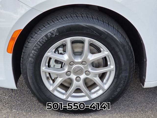 Used 2024 Chrysler Pacifica Touring-L image 18