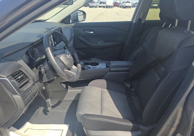 Certified 2025 Nissan Rogue SV FWD image 3