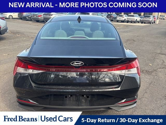 Used 2023 Hyundai Elantra SEL w/ Preferred Accessory Package image 7