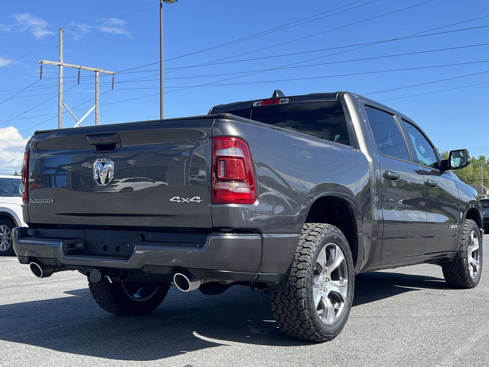 Used 2024 RAM 1500 Laramie AWD/4WD image 5