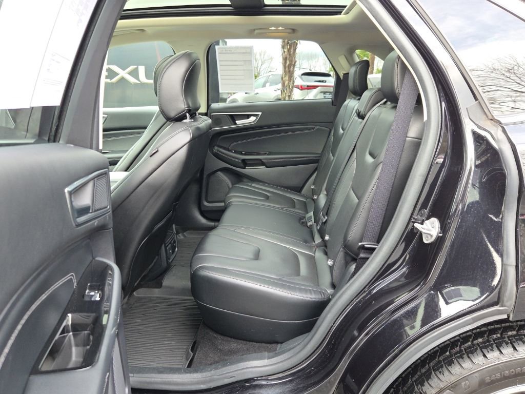 Used 2019 Ford Edge Titanium w/ Equipment Group 301A image 5