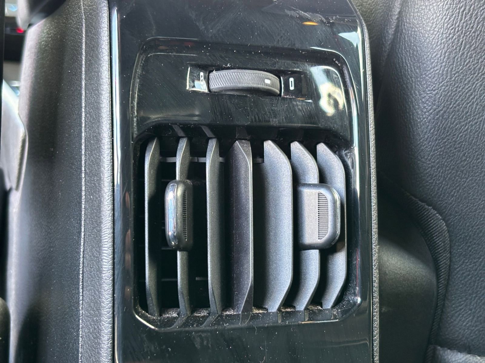 Used 2025 Jeep Compass Limited image 23