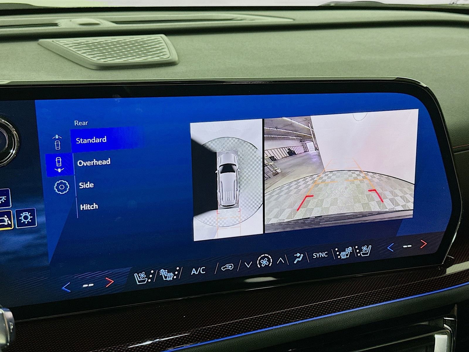 Used 2025 Chevrolet Traverse RS image 15