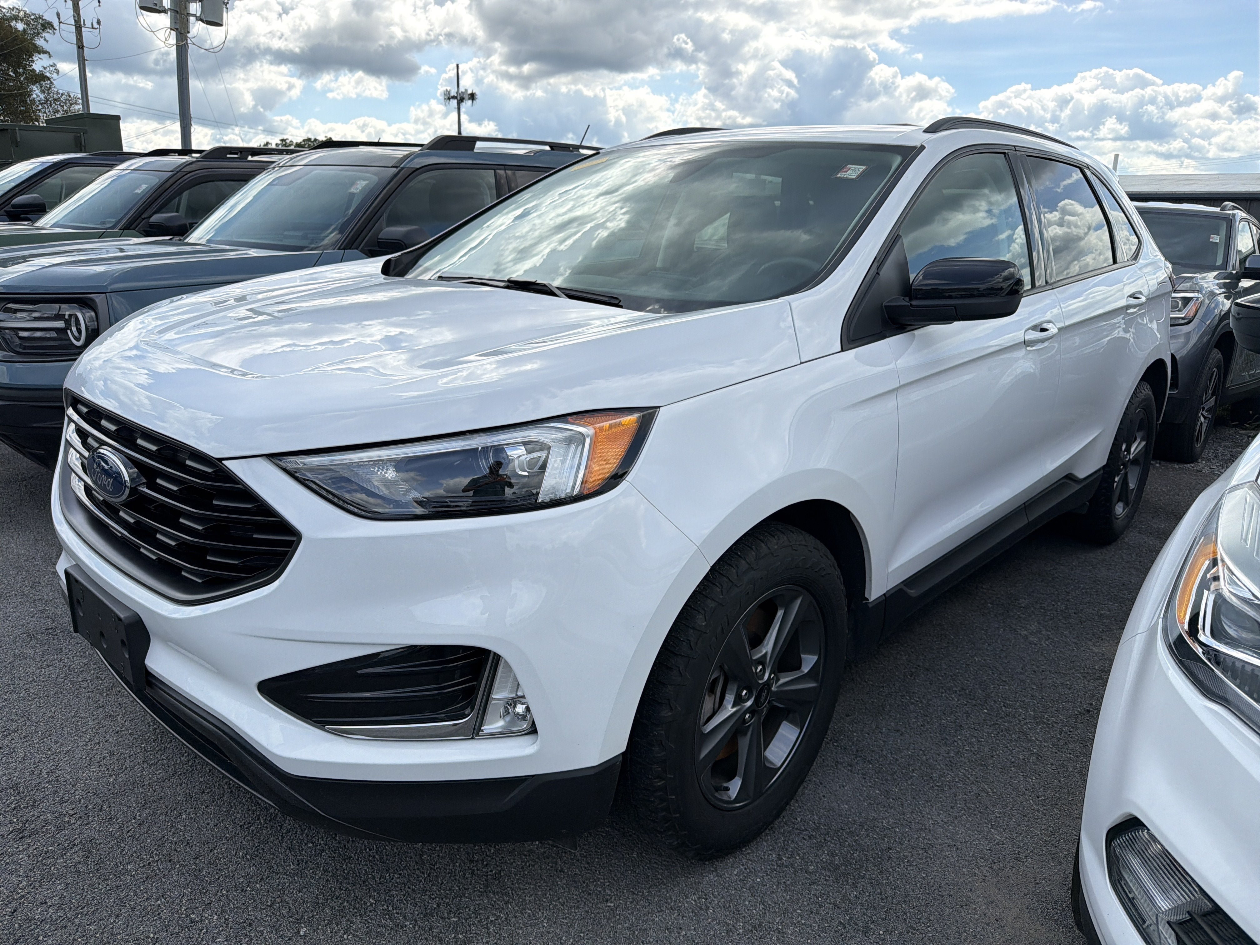 Used 2024 Ford Edge SEL w/ Sport Appearance Package AWD/4WD image 4