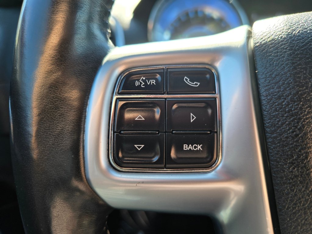 Used 2011 Chrysler 300 C RWD image 6