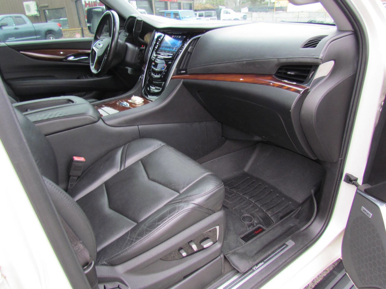 Used 2015 Cadillac Escalade Premium image 18