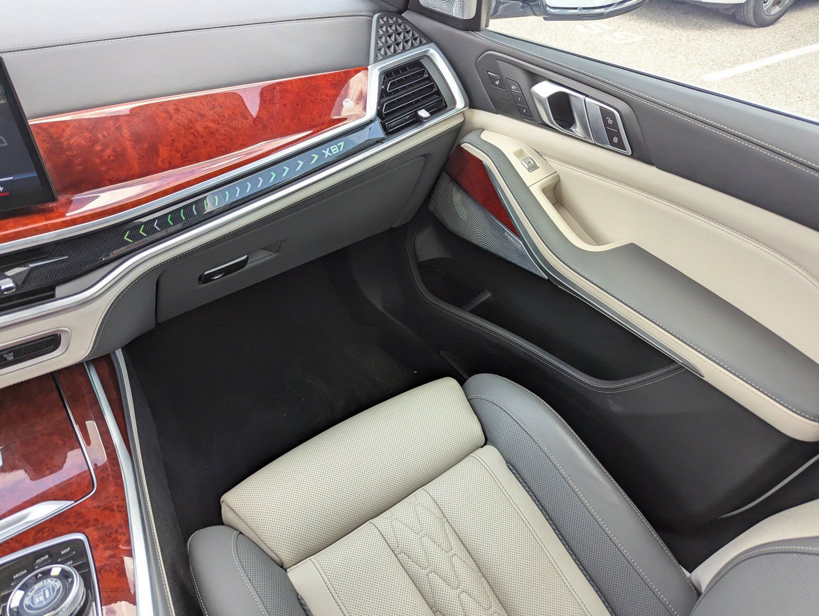 Used 2024 BMW ALPINA XB7 AWD/4WD image 16
