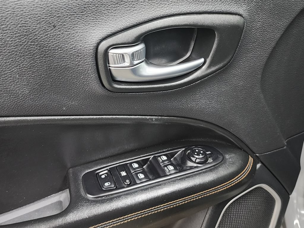 Used 2020 Jeep Compass Limited AWD/4WD image 10
