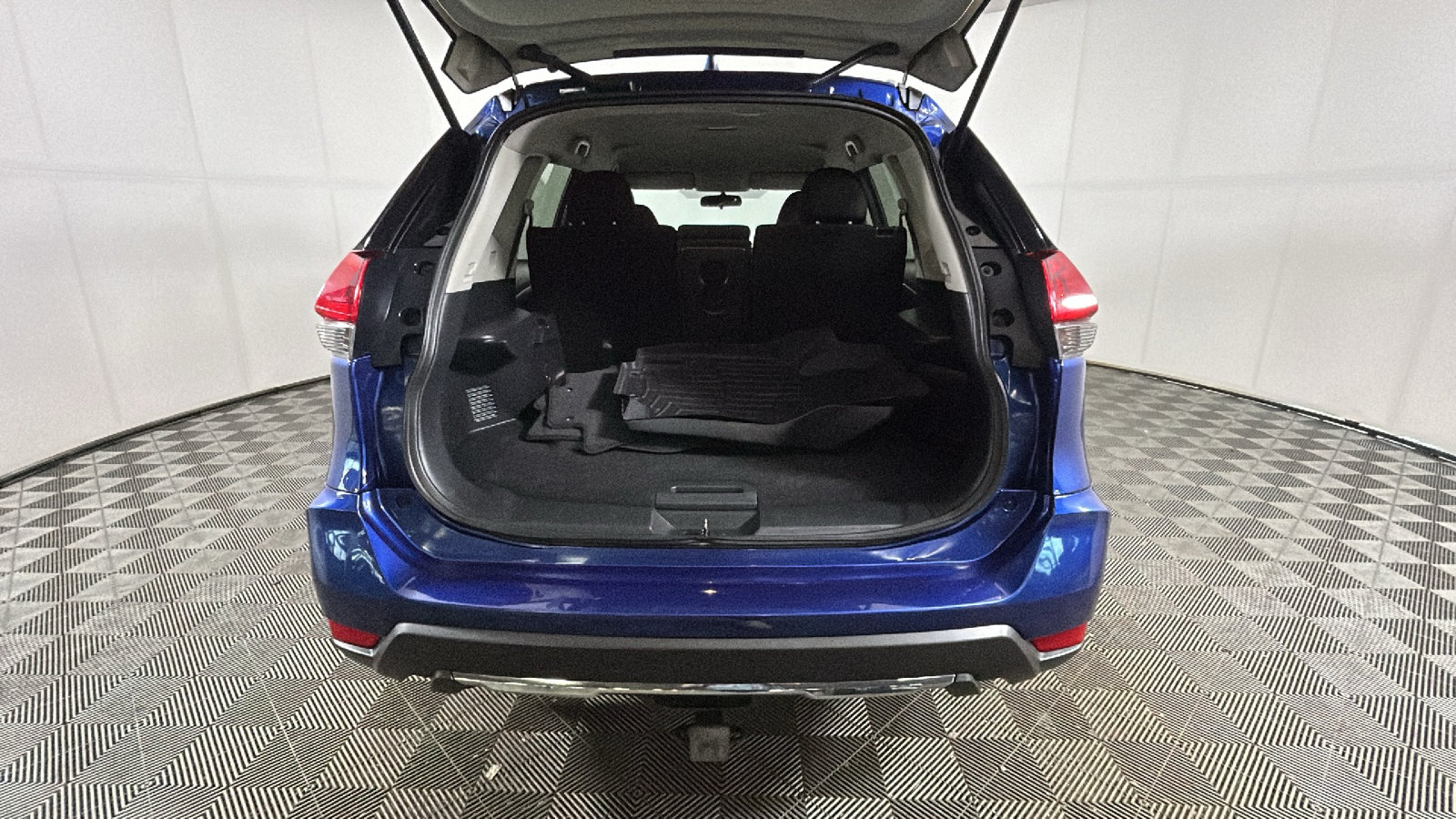 Used 2019 Nissan Rogue S FWD image 27