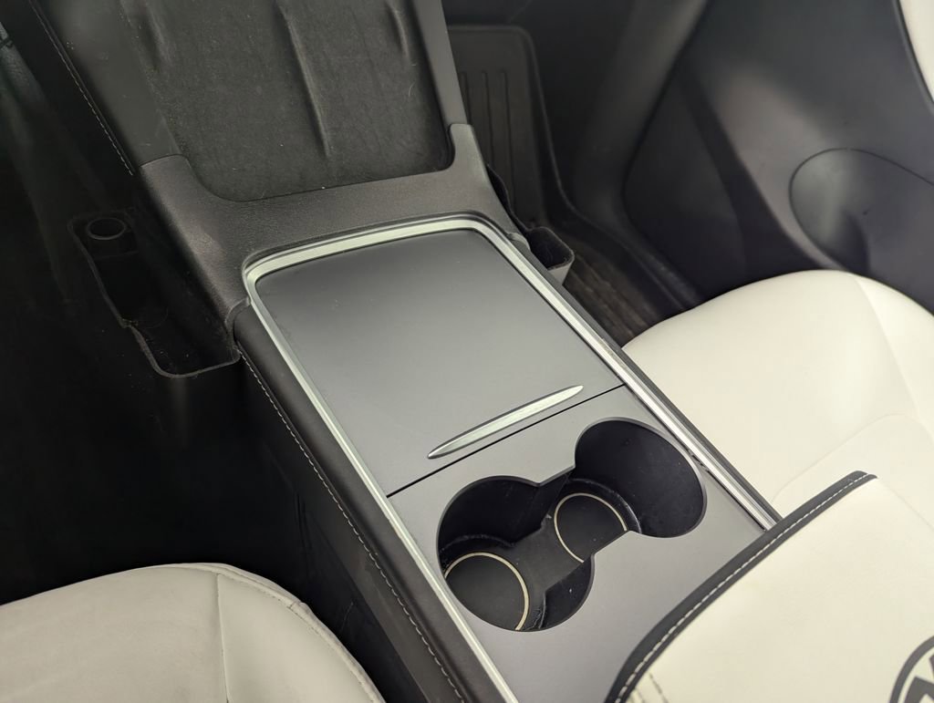 Used 2022 Tesla Model Y Long Range image 11