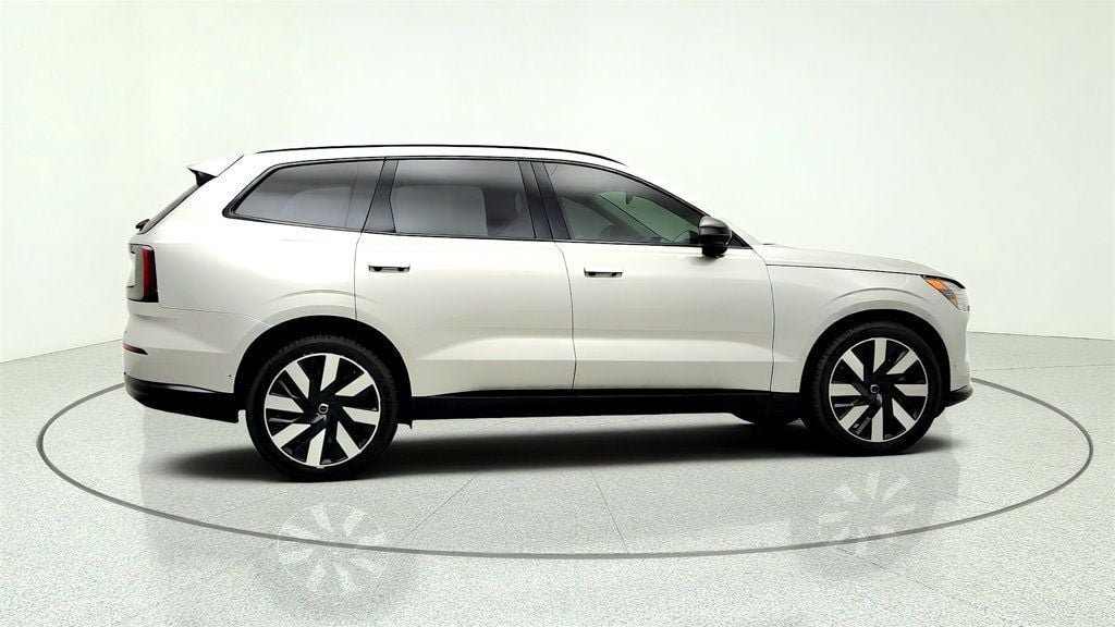 Used 2025 Volvo EX90 Ultra AWD/4WD image 4