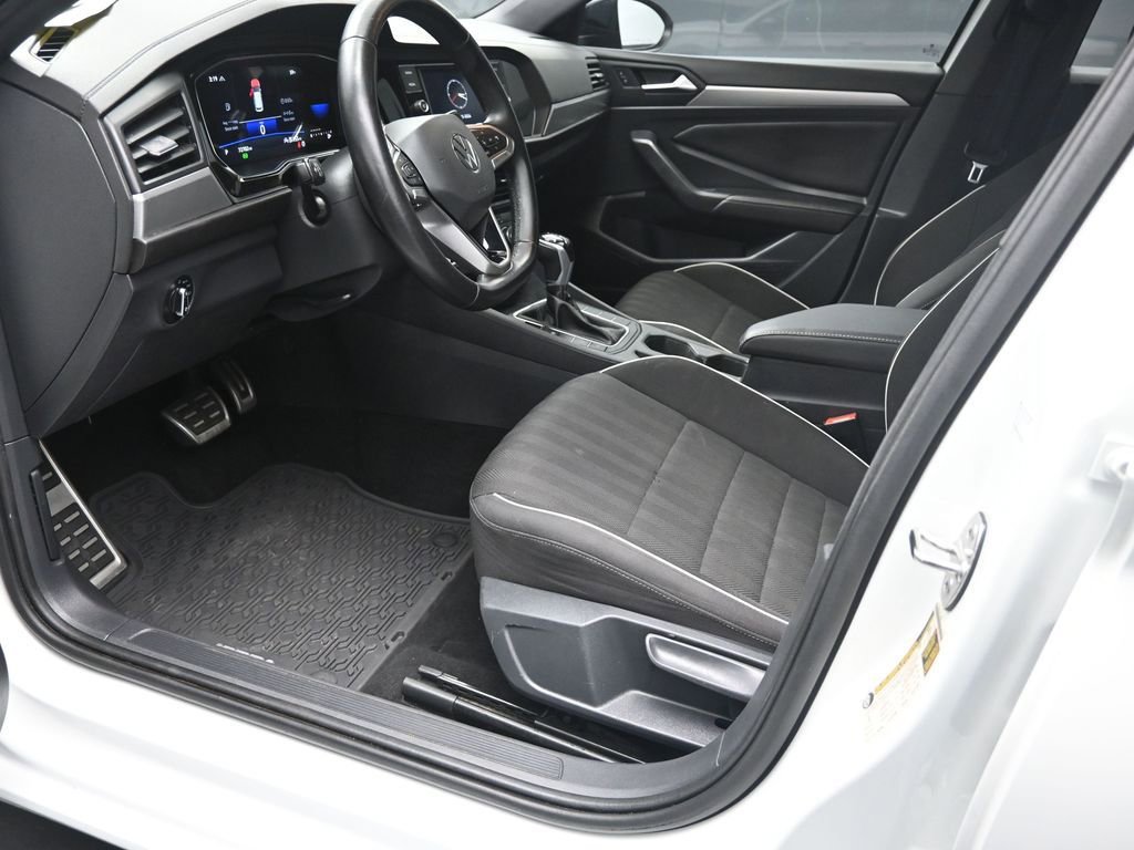 Used 2023 Volkswagen Jetta Sport image 17