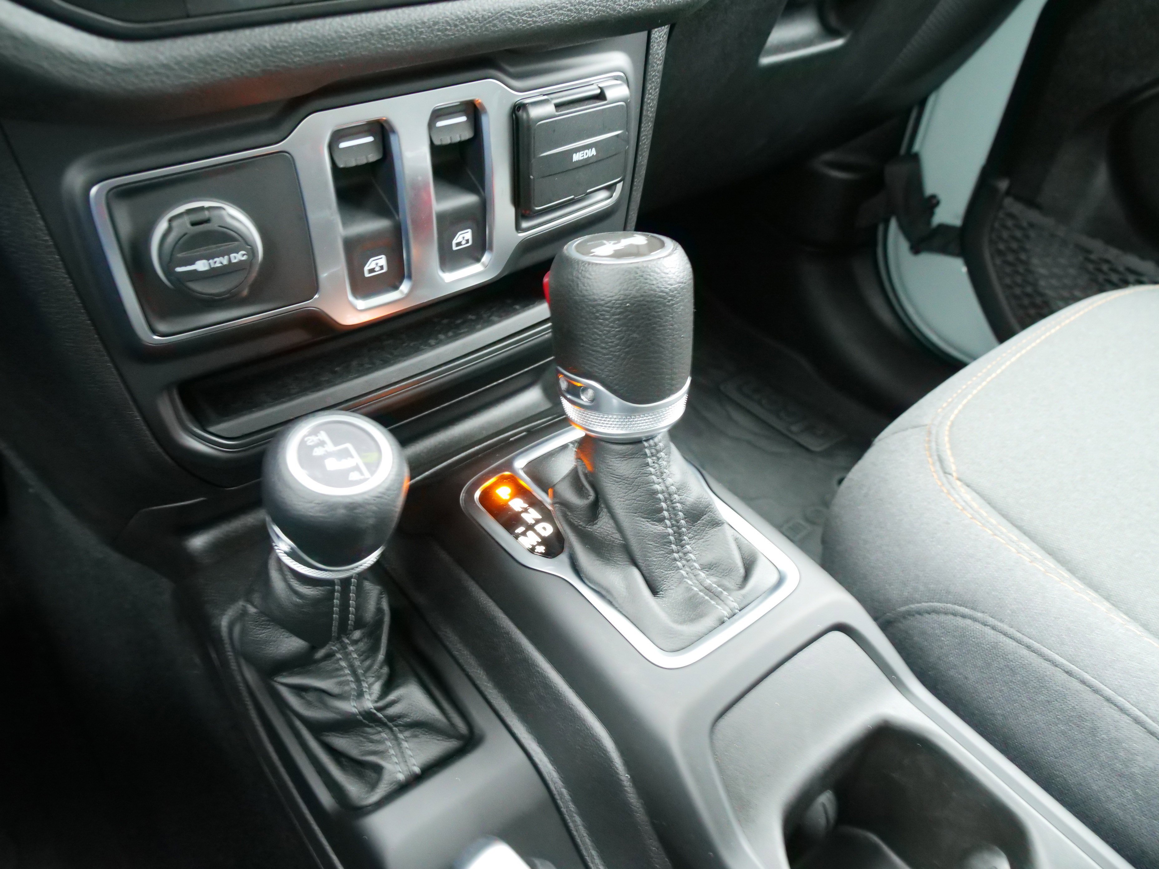 Used 2024 Jeep Wrangler Sport S image 25