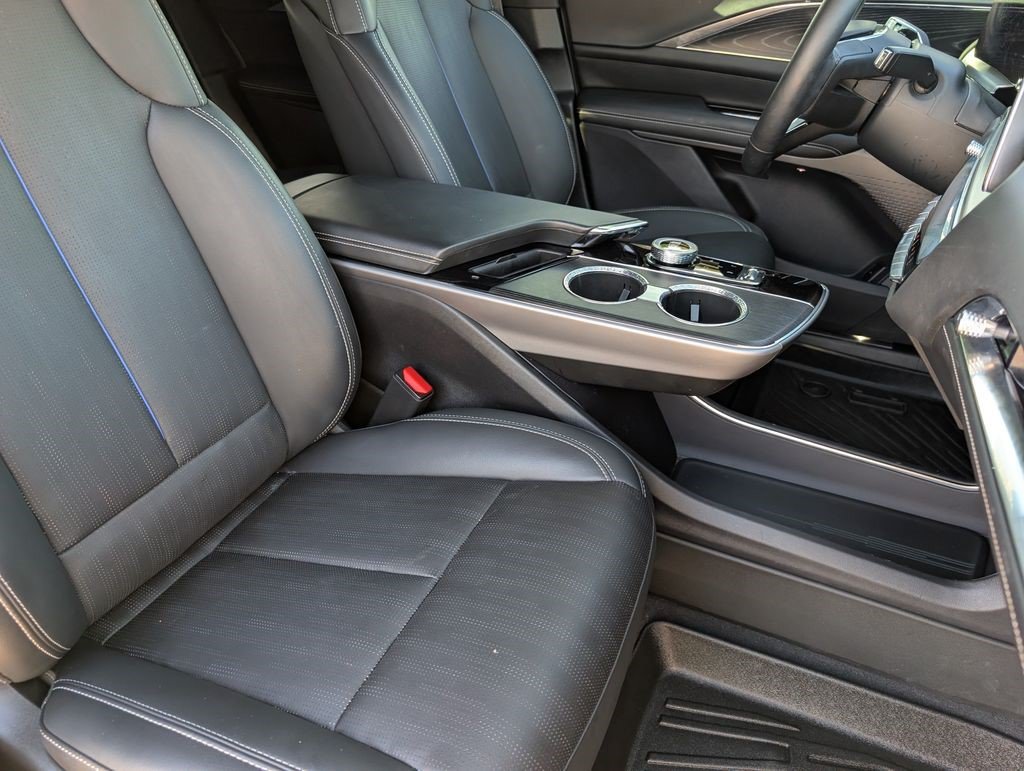 Certified 2024 Cadillac Lyriq Luxury AWD/4WD image 22