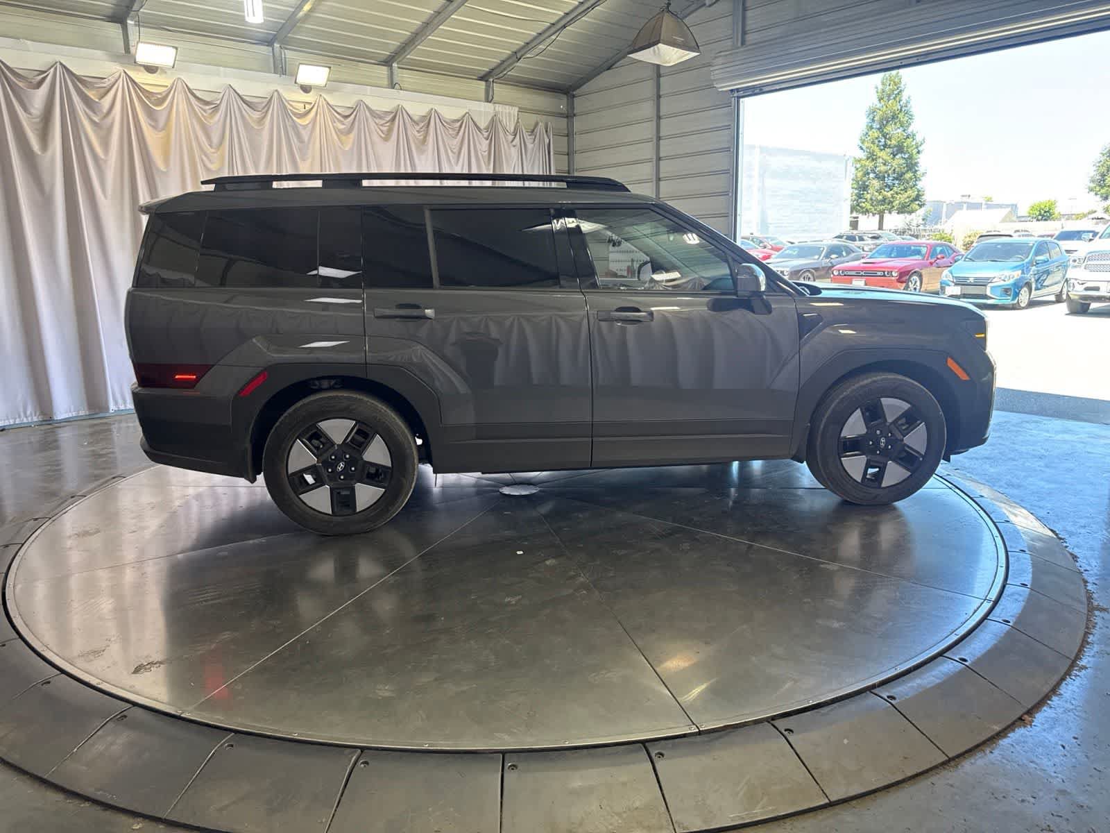 Used 2024 Hyundai Santa Fe SEL FWD image 4