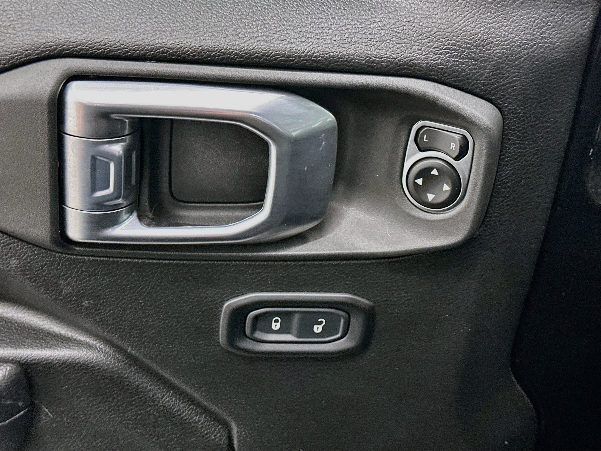 Used 2023 Jeep Wrangler Unlimited w/ Cold Weather Group AWD/4WD image 15