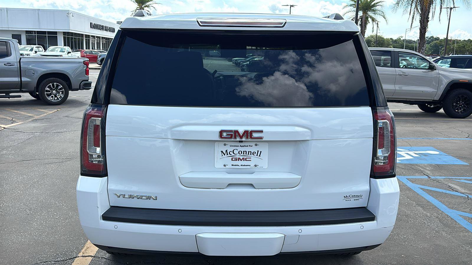 Certified 2018 GMC Yukon SLT w/ Open Road Package RWD image 6