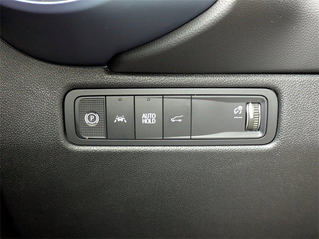 Used 2025 Chevrolet Equinox EV LT w/ Convenience Package image 25