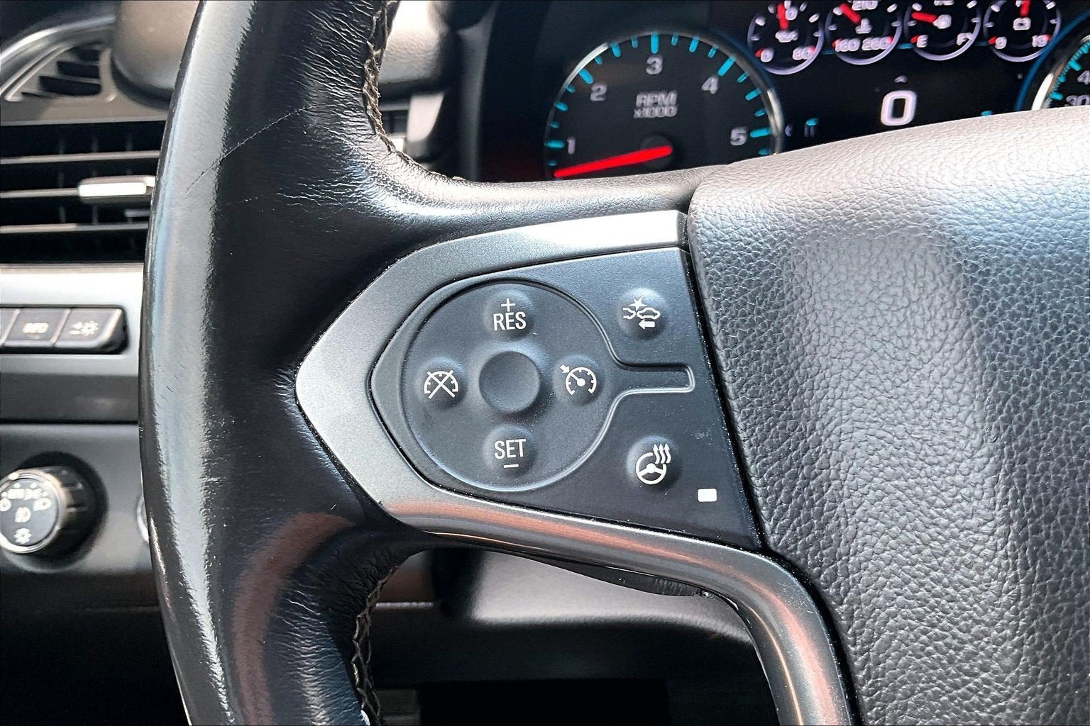 Used 2018 Chevrolet Suburban Premier AWD/4WD image 17