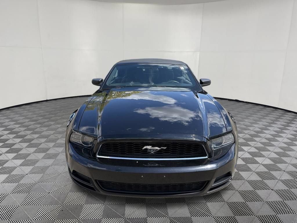 Used 2014 Ford Mustang Convertible RWD image 2