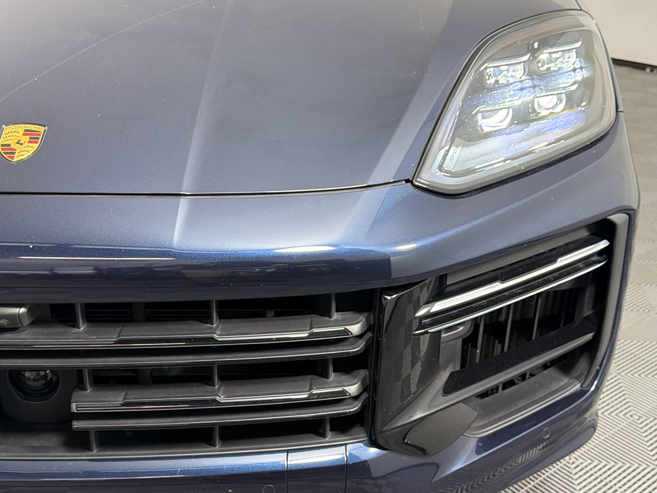 Certified 2024 Porsche Cayenne Turbo AWD/4WD image 11
