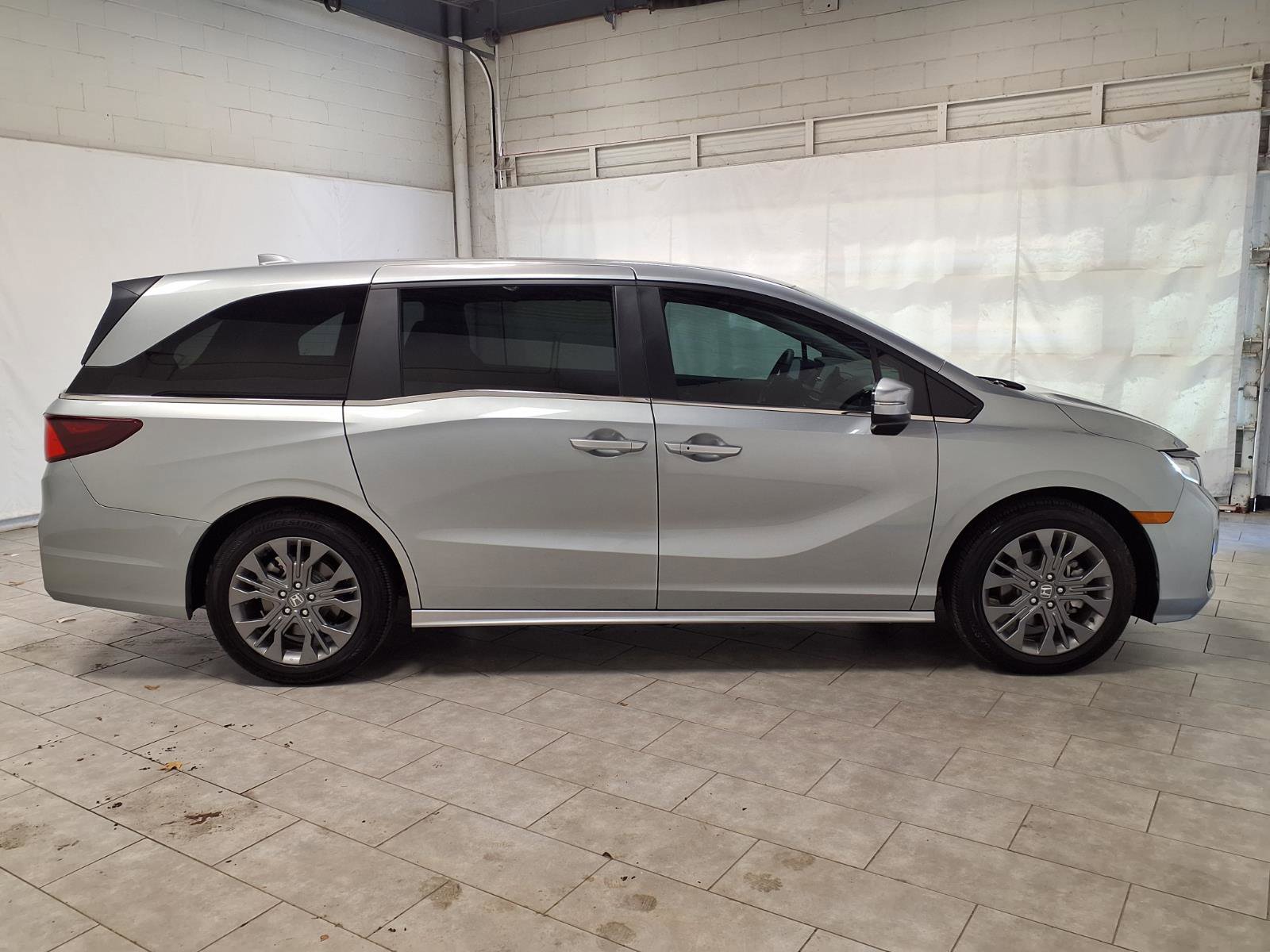 Used 2025 Honda Odyssey Touring image 10