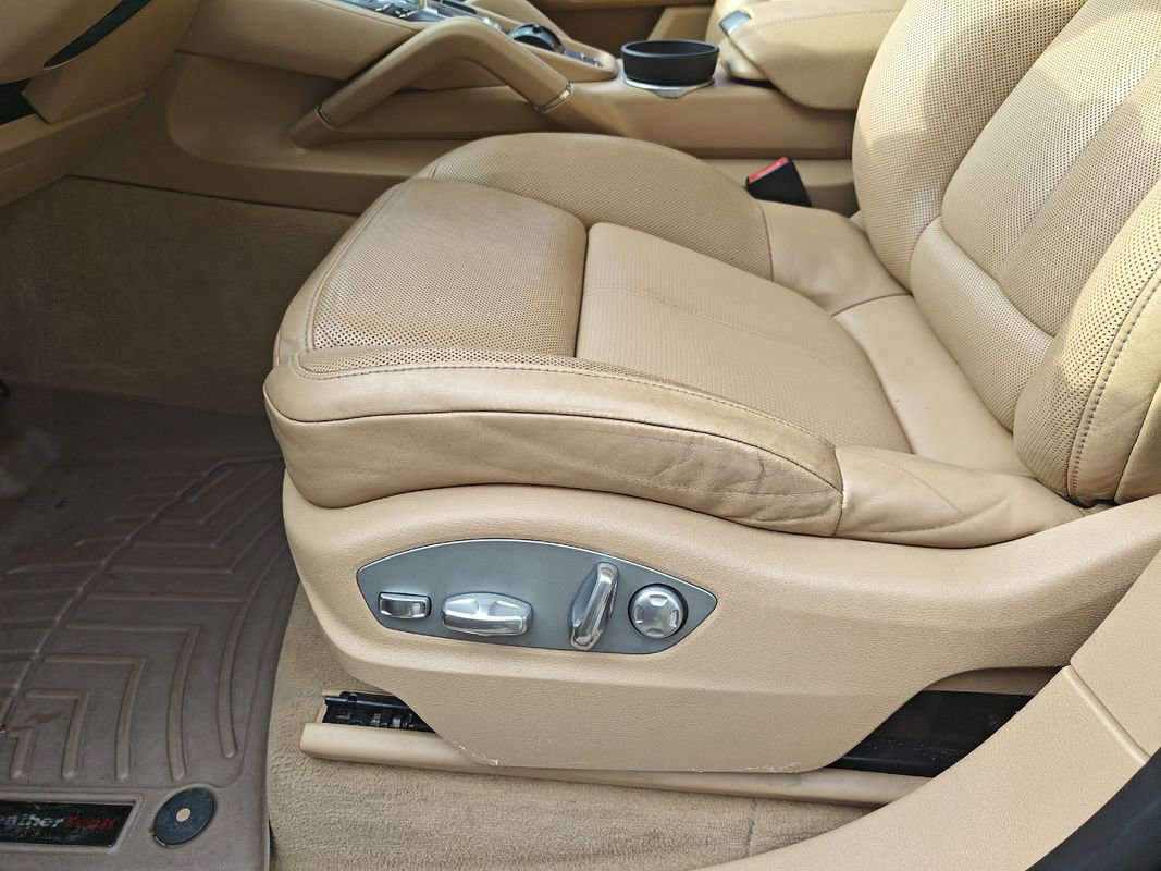 Used 2015 Porsche Cayenne Diesel w/ Premium Package image 17