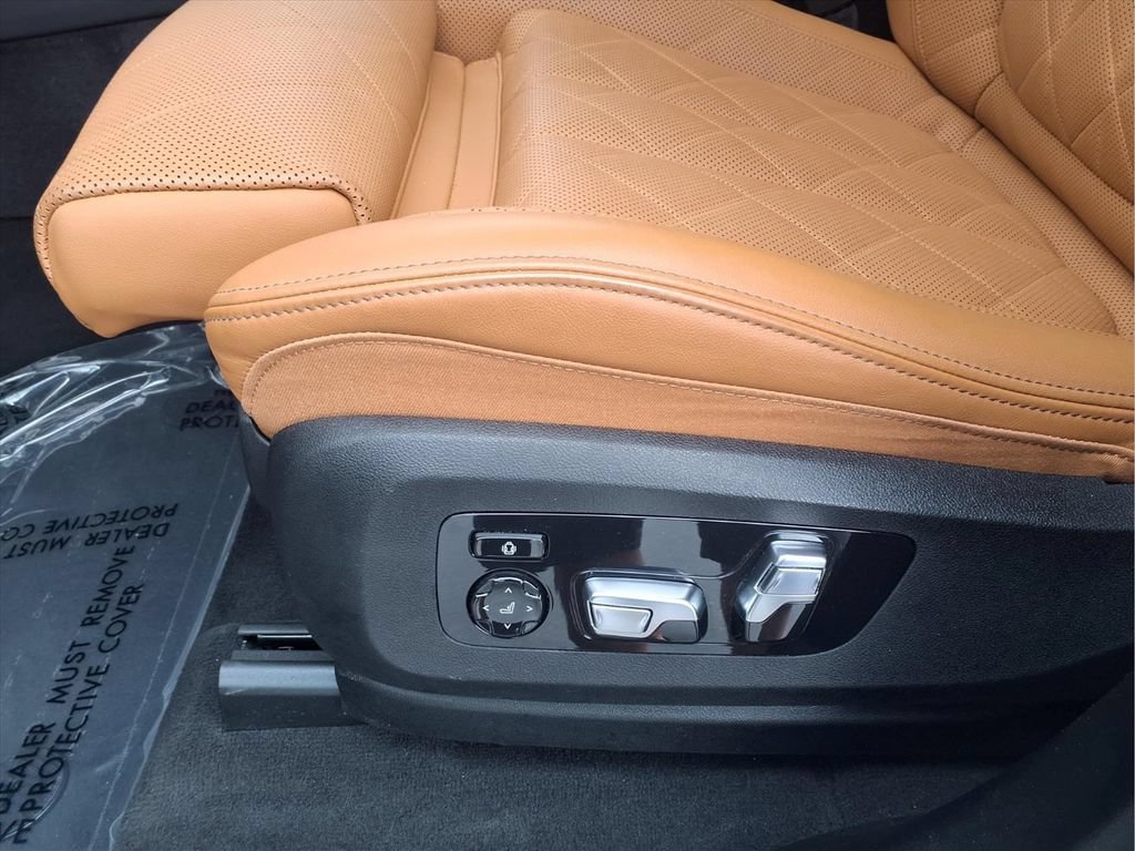 Used 2026 BMW X7 xDrive40i AWD/4WD image 16