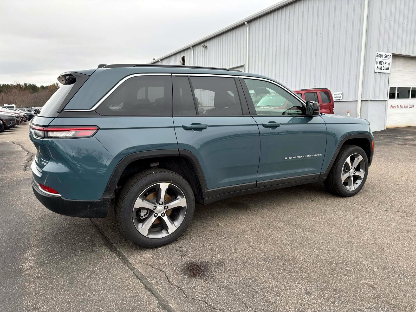 New 2026 Jeep Grand Cherokee Limited AWD/4WD image 2
